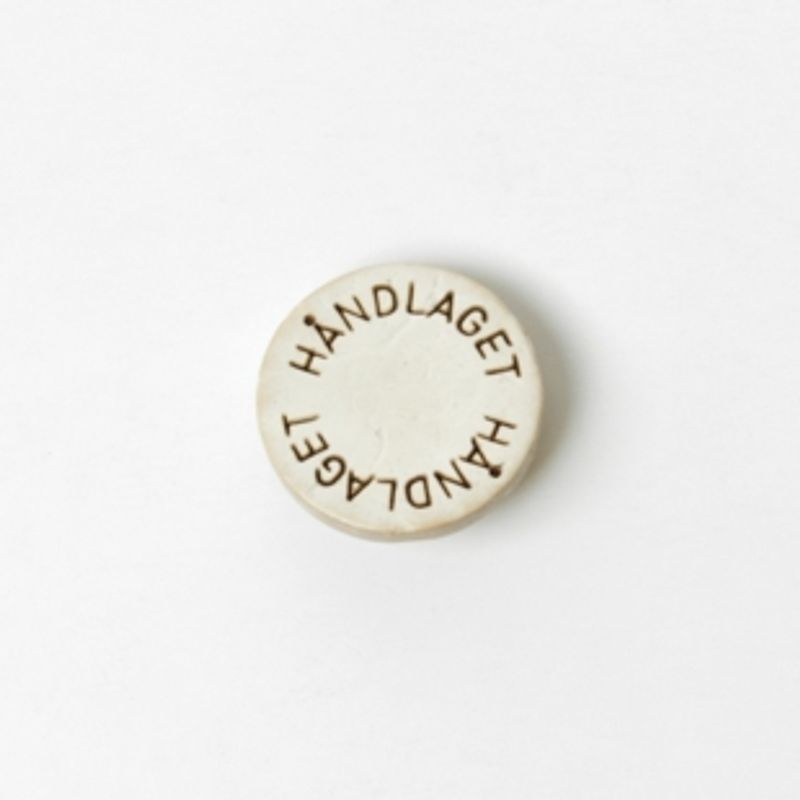 Håndlaget knapp